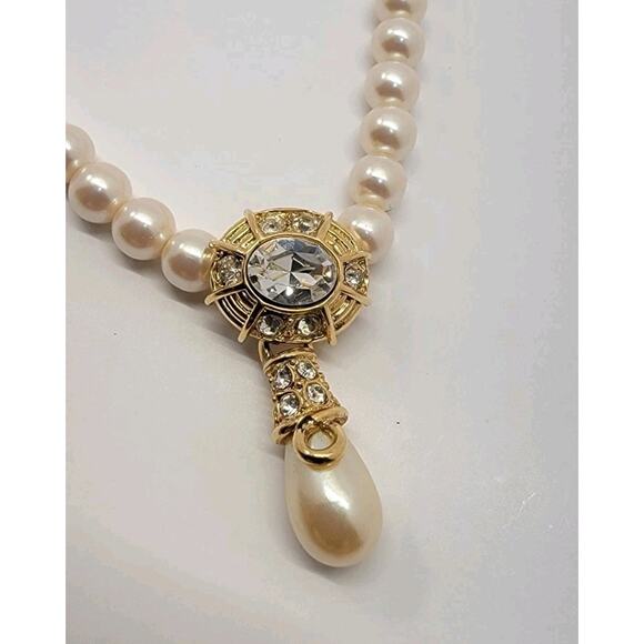 Richelieu Jewelry - Vintage RICHELIEU Single Strand Faux Pearl Necklace w/Teardrop Estate‎ Find